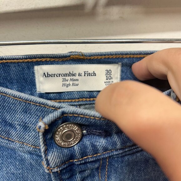 Abercrombie & Fitch The Mom High Rise Distressed Jeans Size 30 two tone - Picture 2 of 7